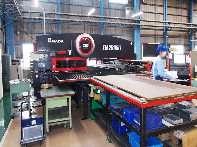 タレットパンチプレス機